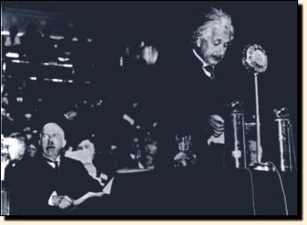 Einstein in London, 1933. 
